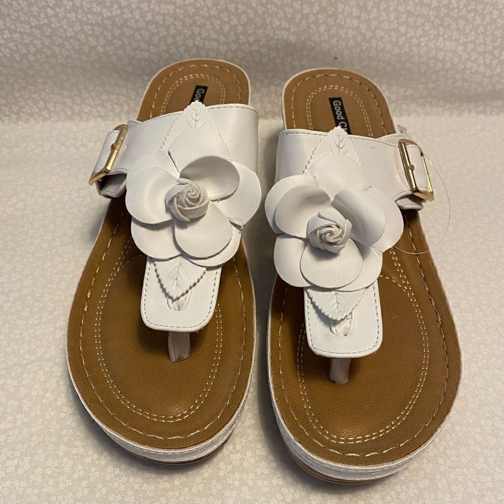 GOOD CHOICE Sz 8.5 White Flora Flower Thong Sandals